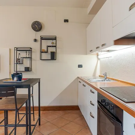 Cozy With Balcony- Center! Appartamento *