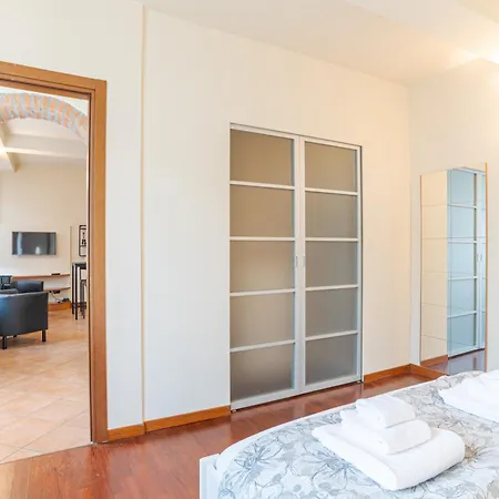 Cozy With Balcony- Center! Appartamento Côme